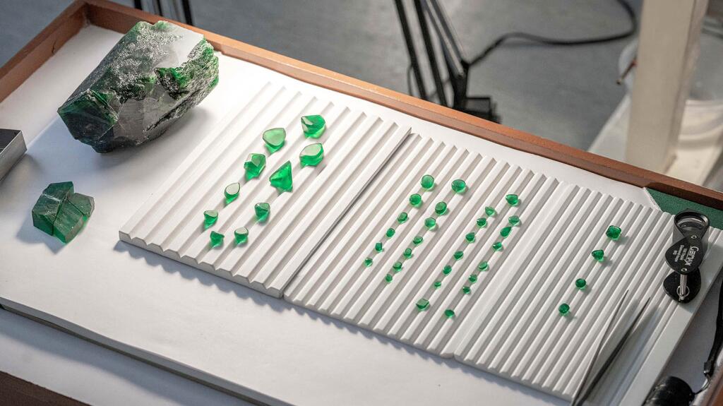 Following a year of careful planning, the 6,225-carat “Insofu” yielded 850 carats of emeralds. 20250313_Insofu yield.jpg